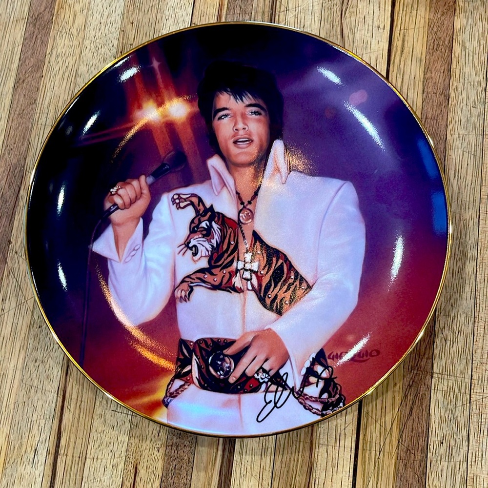Elvis Presley collector plate “The Superstar “